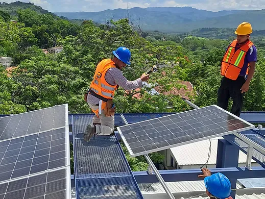 Proyecto Bodega SAT 132 paneles